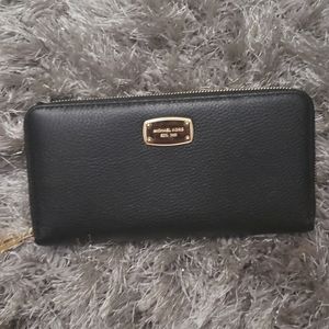 Authentic Michael Kors Wallet (Large)